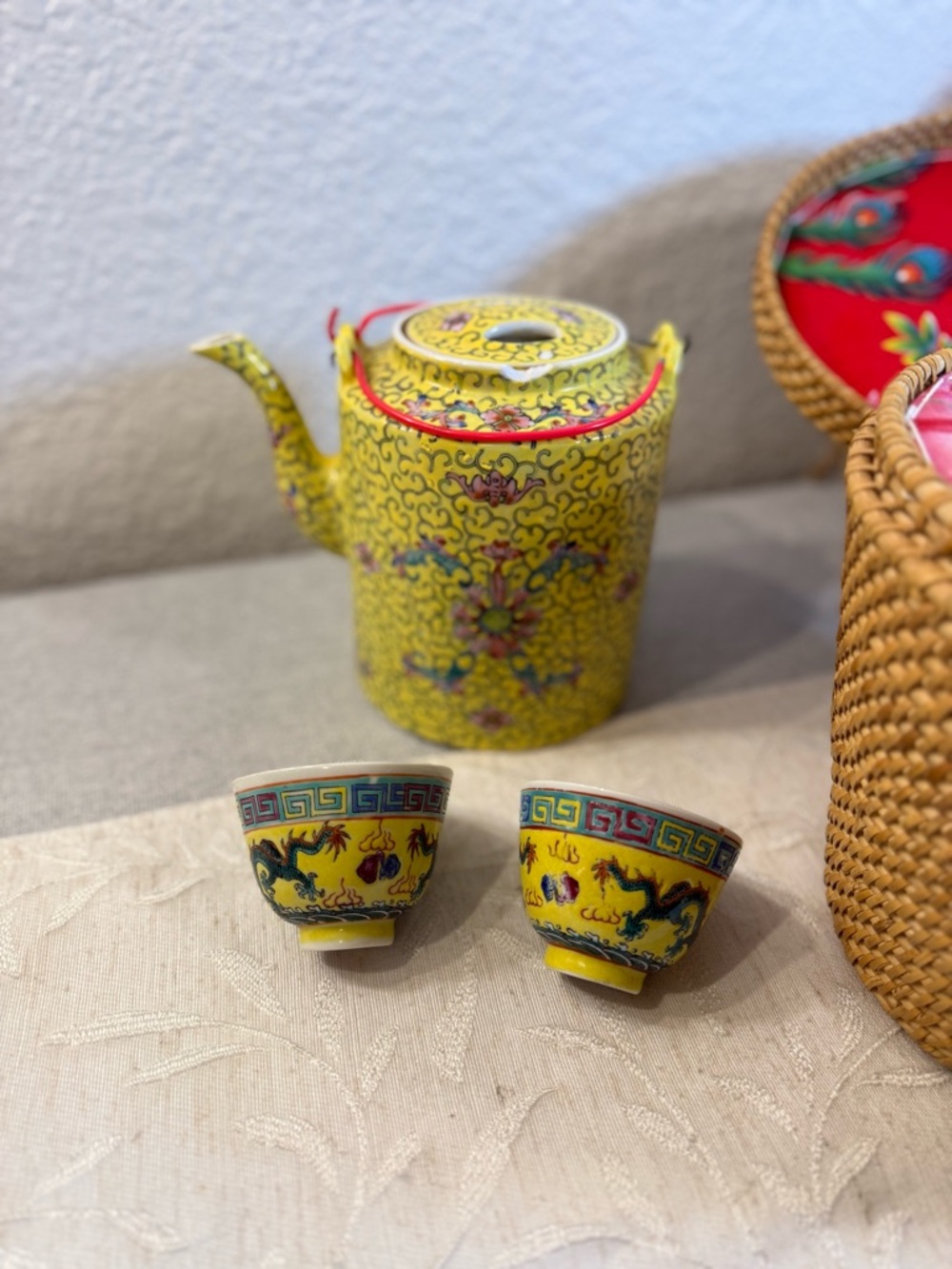 Vintage Chinese Jingdezhen Famille Jaune Dragon Travel Tea Set Wicker Basket 06 - Picture 5 of 16